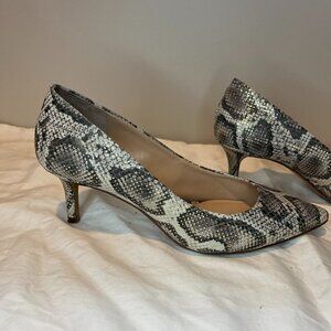 Vince Camuto Gray Snakeskin Gold Metallic Low Pumps, Size 8 1/2M